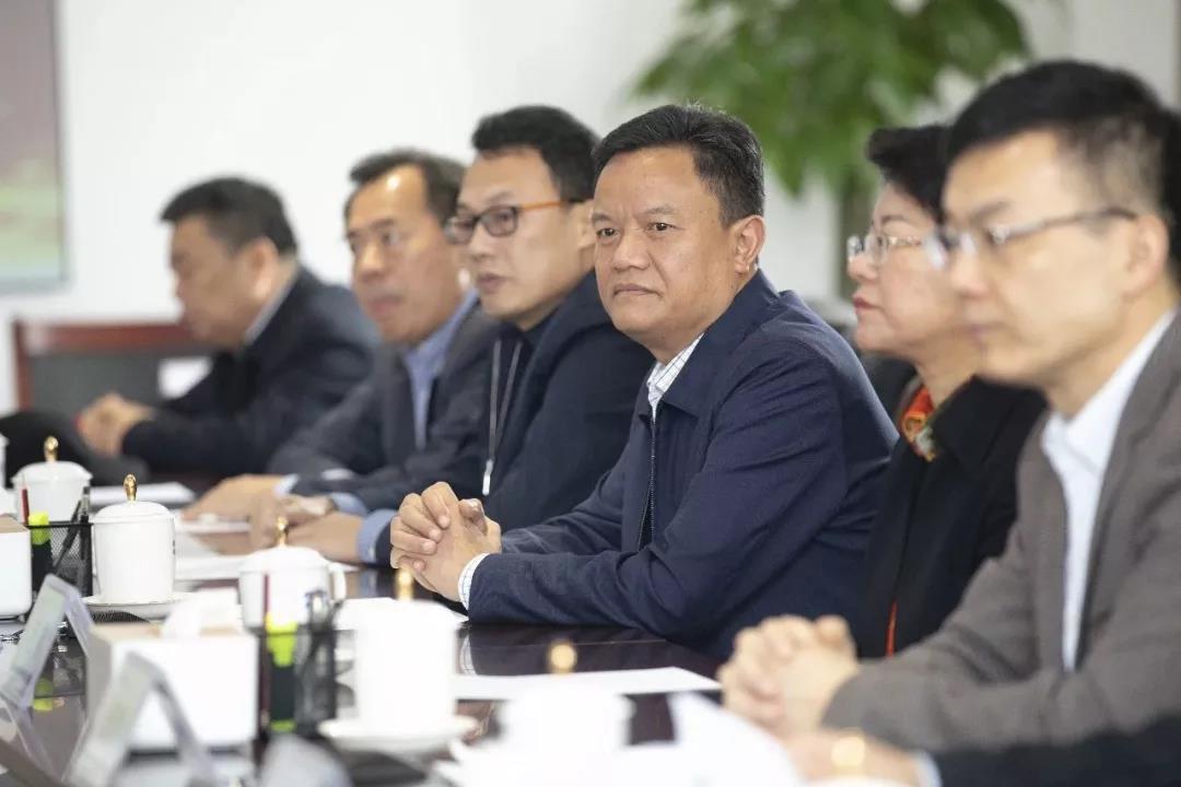        格力集团董事长周乐伟表示